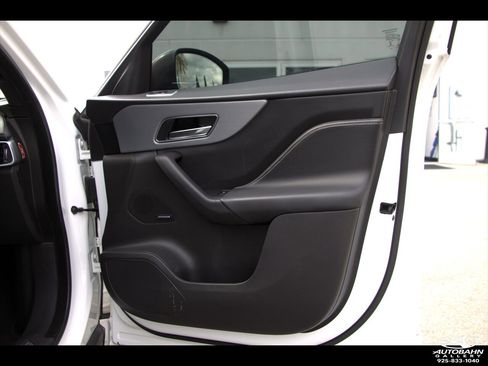 Used 2018 Jaguar F-PACE S image 34