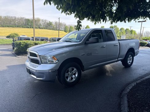 Used 2017 RAM 1500 Classic SLT AWD/4WD image 8