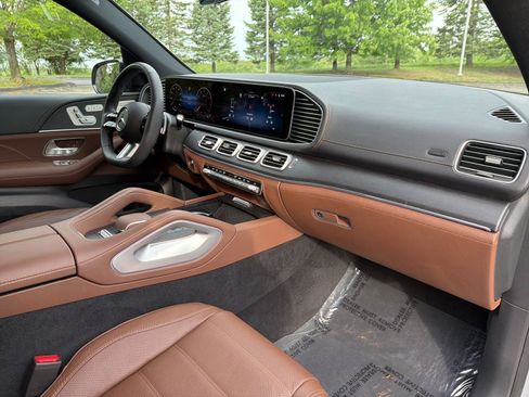Used 2024 Mercedes-Benz GLS 450 4MATIC image 23