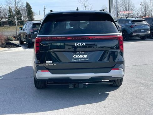 New 2026 Kia Carnival EX image 4