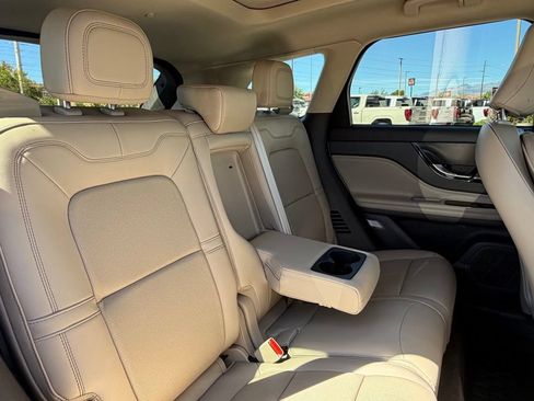 Used 2022 Lincoln Corsair FWD w/ Premium Package image 33