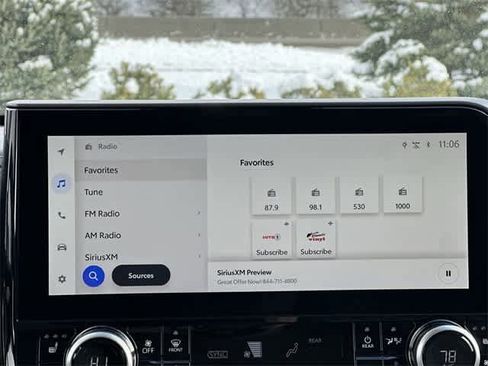 Used 2024 Toyota Highlander Limited image 12