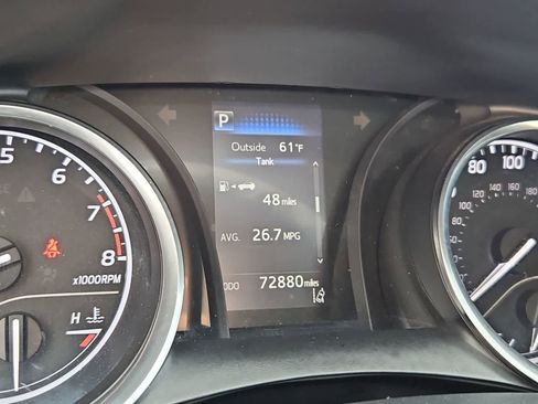 Used 2018 Toyota Camry LE FWD image 32