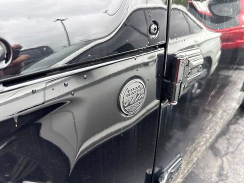 Used 2023 Jeep Gladiator Sport AWD/4WD image 15
