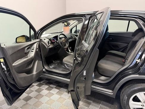 Used 2019 Chevrolet Trax LS FWD image 13