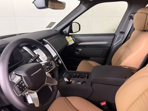 New 2026 Land Rover Discovery Limited Edition AWD/4WD image 16