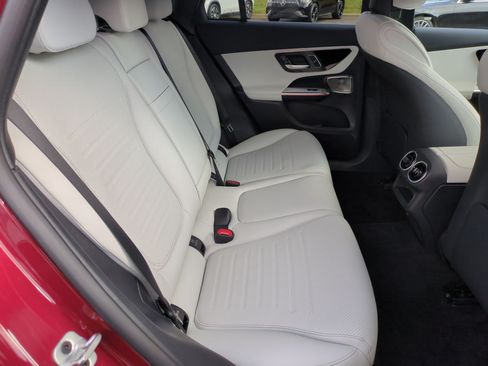 Used 2026 Mercedes-Benz GLC 300 4MATIC image 33