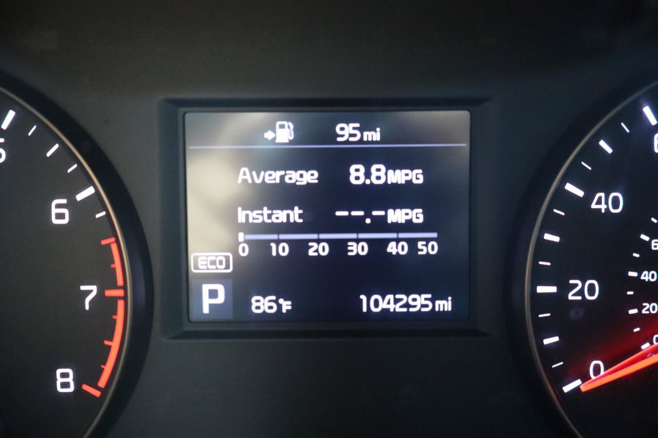 Used 2017 Kia Cadenza Premium w/ Luxury Package FWD image 22