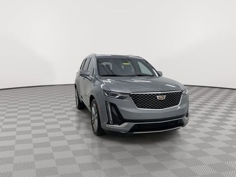 Used 2023 Cadillac XT6 Premium Luxury FWD image 2