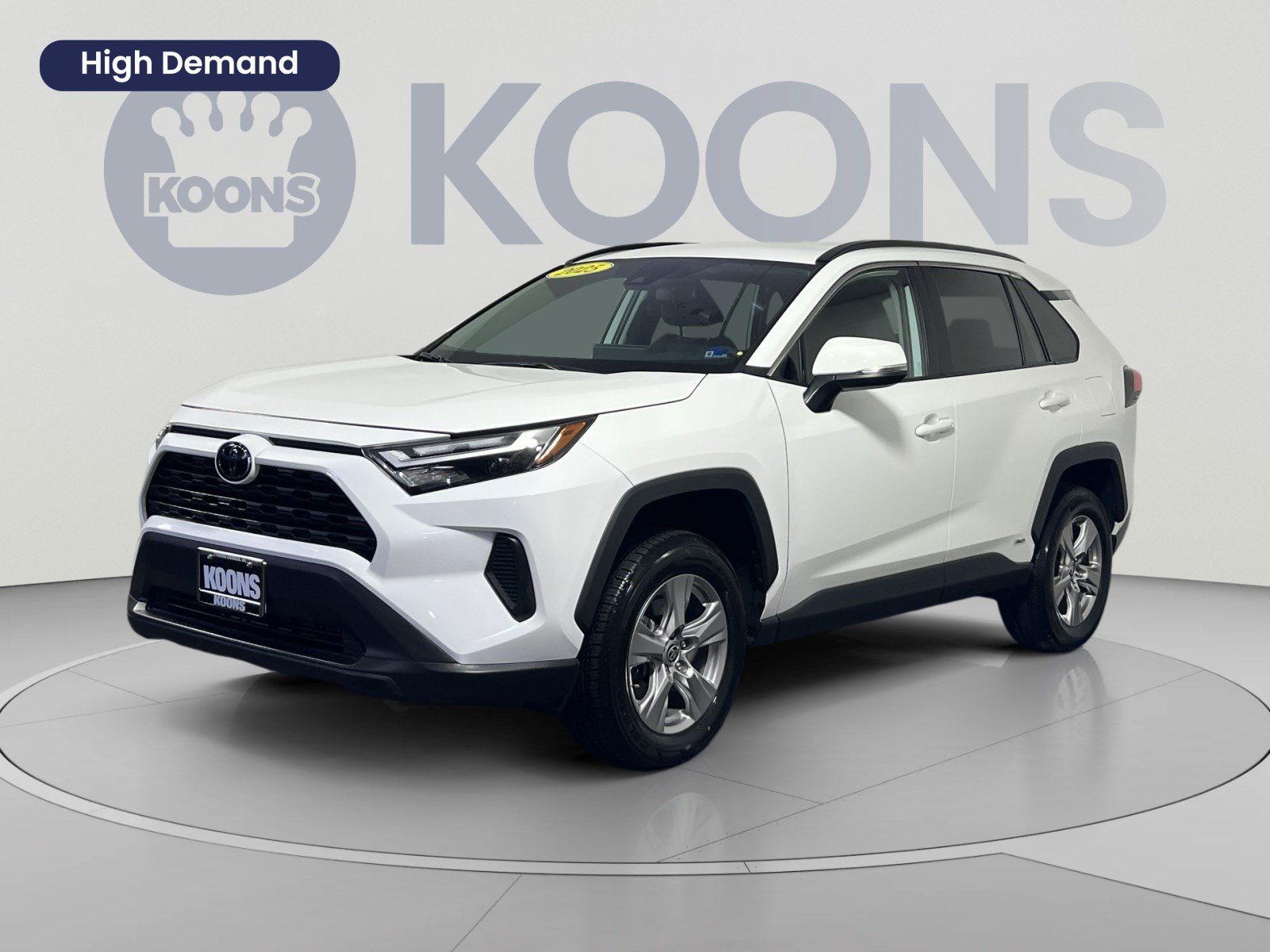 Used 2025 Toyota RAV4 XLE AWD/4WD image 1