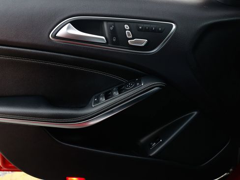 Used 2018 Mercedes-Benz GLA 250 image 45