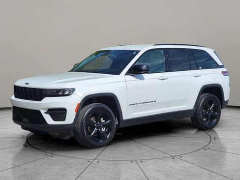 Certified 2024 Jeep Grand Cherokee Altitude AWD/4WD image 3