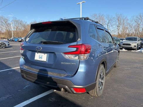 Used 2023 Subaru Forester Premium image 5