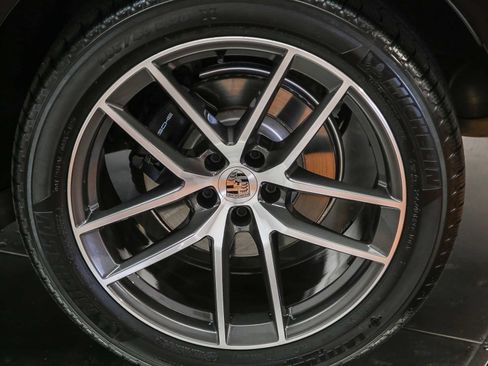 Certified 2026 Porsche Macan AWD/4WD image 13