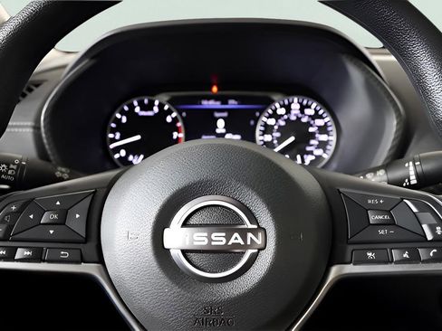 Used 2025 Nissan Sentra SV image 17
