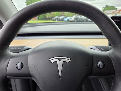 Used 2024 Tesla Model Y 2WD image 22