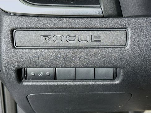 Used 2023 Nissan Rogue S image 17