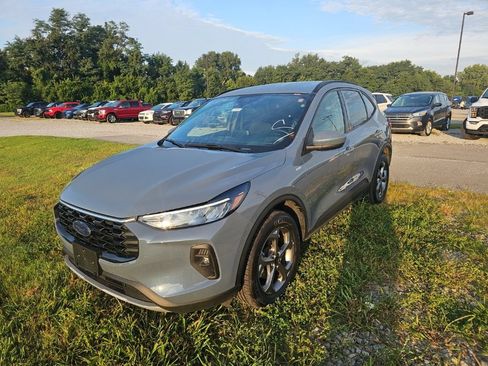 Used 2025 Ford Escape ST-Line Select AWD/4WD image 3