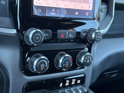 New 2026 RAM 1500 Express AWD/4WD image 18