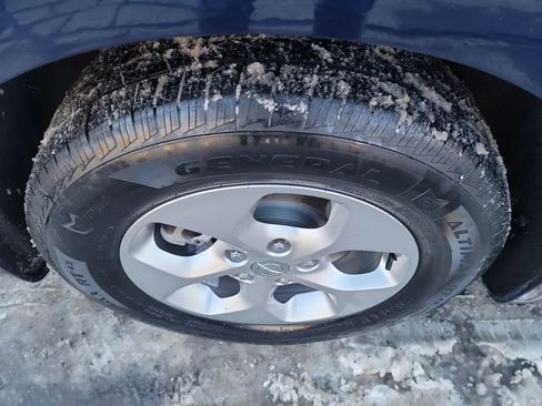 Used 2017 Chrysler Pacifica Touring-L Plus FWD image 34