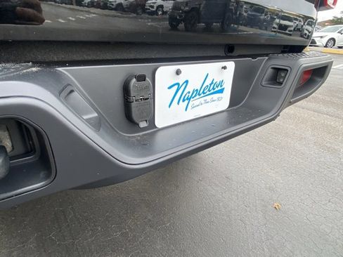 Used 2022 Jeep Gladiator Willys image 24