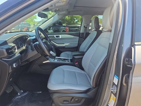 Used 2021 Ford Explorer XLT w/ Equipment Group 202A AWD/4WD image 16