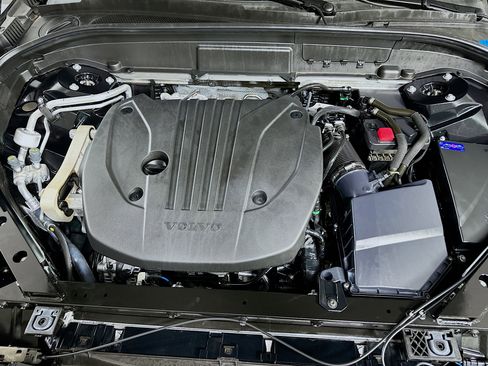 Used 2025 Volvo XC60 B5 Plus image 34