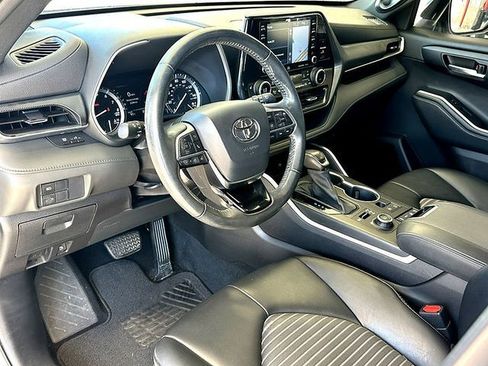 Used 2021 Toyota Highlander XSE AWD/4WD image 13