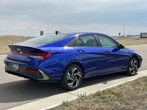 New 2025 Hyundai Elantra SEL image 4