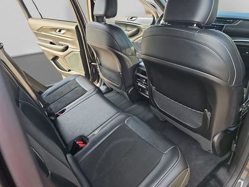 Used 2023 Jeep Grand Cherokee Altitude RWD image 32