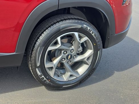 Certified 2025 Chevrolet Trax LT FWD image 11