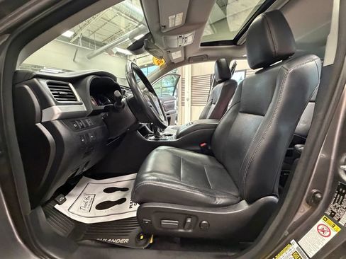 Used 2017 Toyota Highlander Limited AWD/4WD image 61