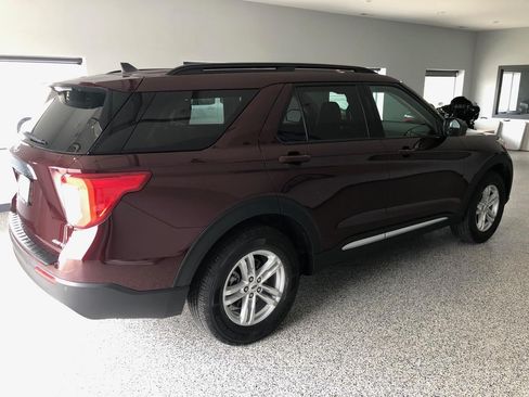 Used 2022 Ford Explorer XLT w/ Equipment Group 202A AWD/4WD image 4