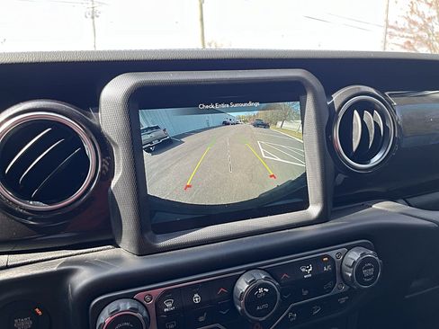Used 2021 Jeep Wrangler Unlimited Sahara AWD/4WD image 38