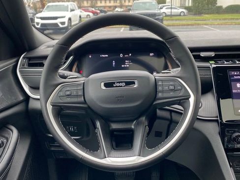 New 2025 Jeep Grand Cherokee Altitude image 22