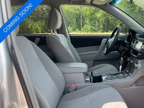 Used 2013 Toyota Highlander FWD w/ Cold Weather Pkg image 7