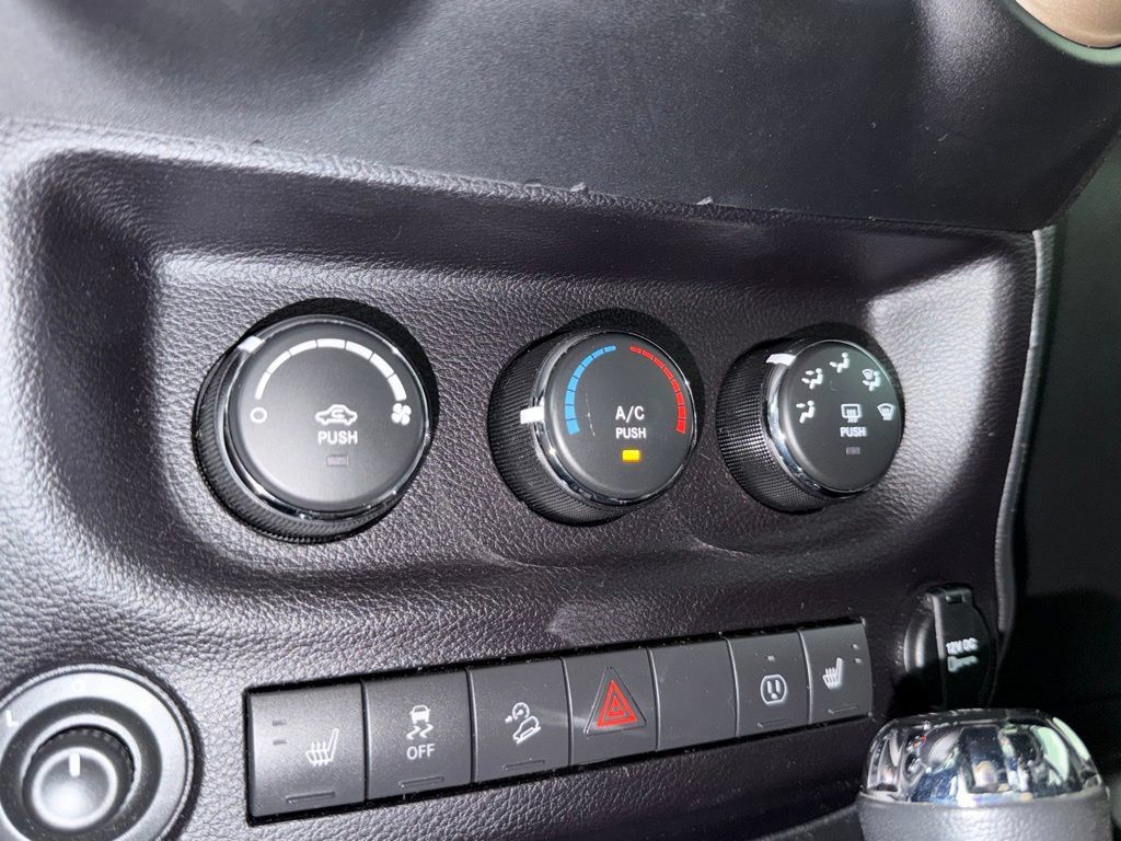 Used 2017 Jeep Wrangler Unlimited Sahara AWD/4WD image 22