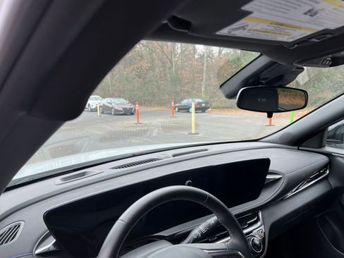 Used 2025 Buick Envista Sport Touring image 31