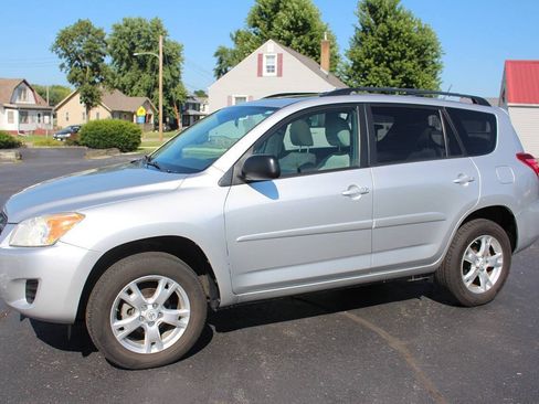 Used 2011 Toyota RAV4 2WD w/ Upgrade Value Pkg image 3