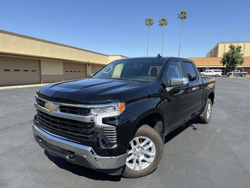 Used 2025 Chevrolet Silverado 1500 LT AWD/4WD image 3