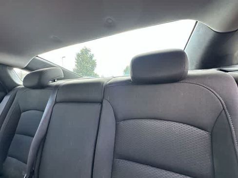 Used 2018 Chevrolet Malibu LT FWD image 16