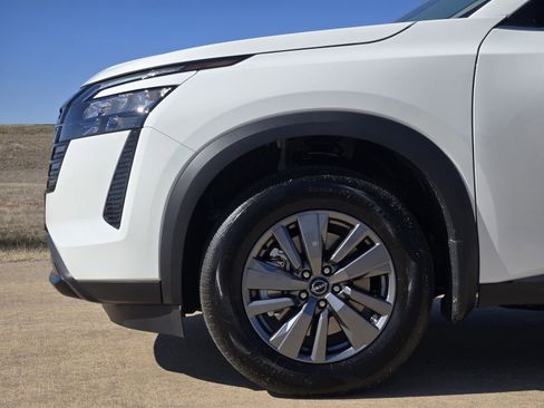 New 2026 Nissan Pathfinder S image 10