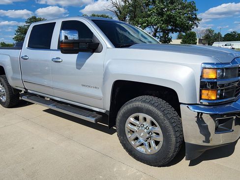Used 2016 Chevrolet Silverado 2500 LT w/ LT Convenience Package AWD/4WD image 3