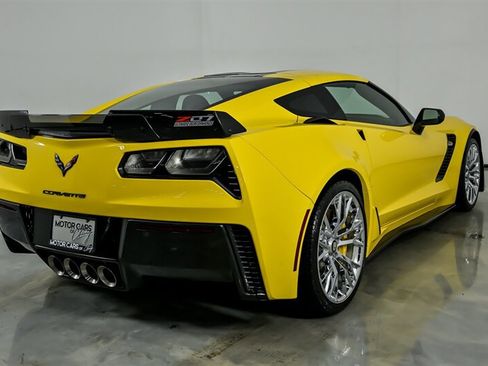 Used 2018 Chevrolet Corvette Z06 RWD image 12