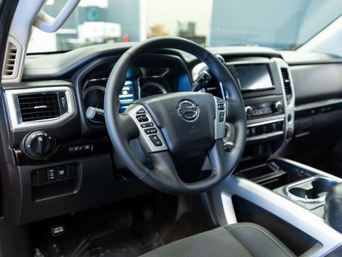 Used 2018 Nissan Titan SV w/ SV Convenience Package image 10