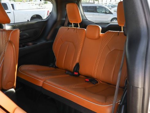 Used 2022 Chrysler Pacifica Pinnacle image 49