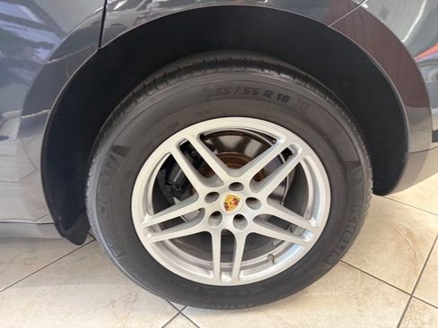 Used 2020 Porsche Macan AWD/4WD image 24