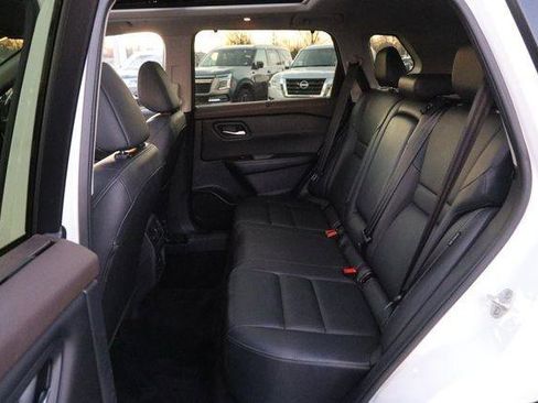 Used 2023 Nissan Rogue SL w/ SL Premium Package image 11