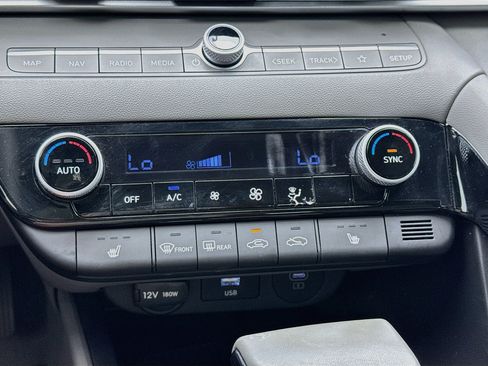 Used 2024 Hyundai Elantra SEL w/ Convenience Package FWD image 12