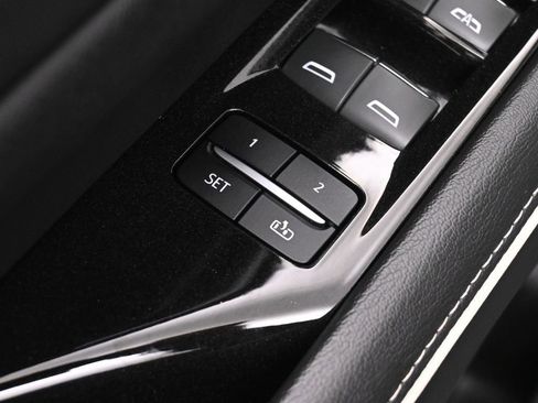 Used 2023 Cadillac Escalade ESV Premium Luxury image 42